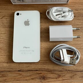 Predám Apple iPhone 4 White 8GB - 5