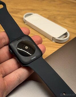 Apple Watch SE 2 (2024) 44mm Midnight - neaktivované - 5