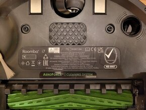 Robotický vysávač iRobot Roomba i7156 - 5