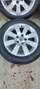 Alu Škoda 5x112 a letné Michelin 205/55 R16 - 5