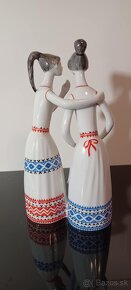 Holloháza stará porcelánová soška ženy v kroji - 5