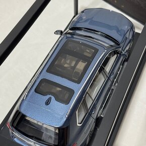 1:18 Kyosho BMW X7 Dealer Edition - 5