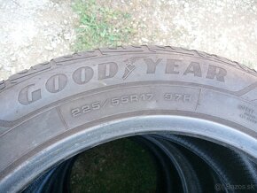 Predám zimné pneu 225/55 r17 - 5