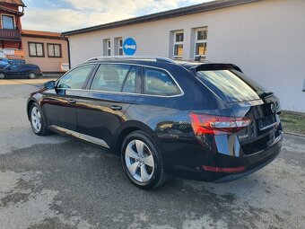 ŠKODA SUPERB COMBI 2.0 CRTDI 140KW DSG 4X4 - 5