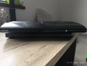 Predám PlayStation 3 superslim, 3 ovládače, volant a hry - 5