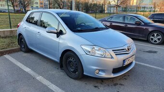 Predám TOYOTA AURIS 1.6 VVT-i benzín r.2011 - 5