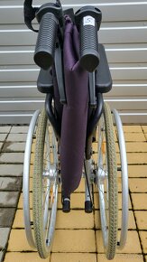 invalidny vozík 48cm pridavne brzdy pre asistenta odľahčeny - 5