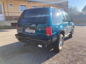 Ford Explorer 4x4 - 5