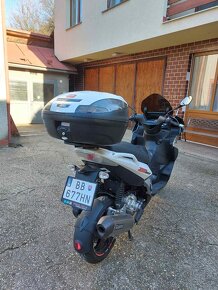 Aprilia SR 300 MAX - 5