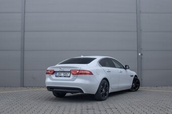 Jaguar XE - 5