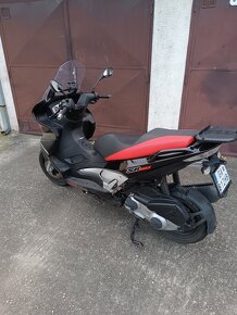 Aprilia SR Max 300 - 5