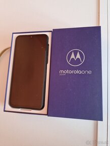 Motorola ONE Zoom - 5