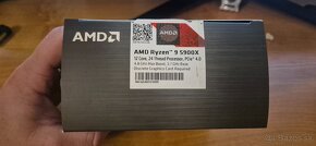 AMD Ryzen 7 2700X,  3,7MHz turbo 4,3MHz - 5