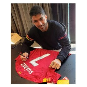 Predám podpísaný dres Luis Suarez s certifikátom - 5