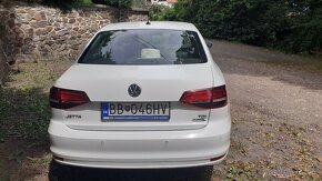 Volkswagen Jetta 2.0 TDI BlueMotion - 5