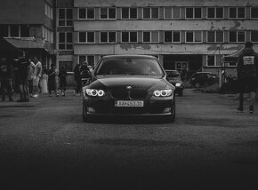 Predám BMW e92 325i - 5