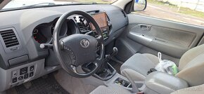 TOYOTA HILUX 3,0 D-4D - 5