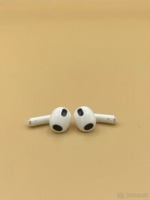 Apple AirPods 3 s Lightning púzdrom - skvelý stav - 5