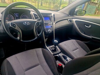 Hyundai i30 hatchback 1.4 diesel 66kw 2013 2014 šedá metalíz - 5