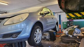 Rozpredam Opel Corsa D 1,4 - 5