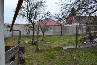 Rodinný dom s garážou, záhradou a ovocnými stromami - 5