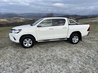 Toyota Hilux 2,4 - 5