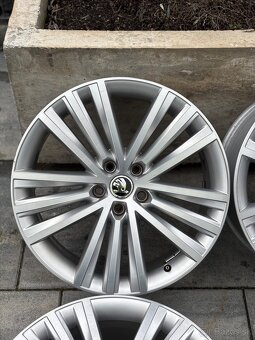 ✅ 5x112 r19 Sirius Superb 3 top stav - 5