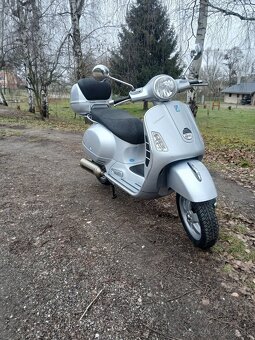 Piaggio Vespa GTS 250 - 5