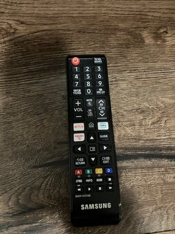 Samsung Crystal UHD 50” - UE50TU7172 - 5