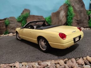 prodám model 1:18 ford thunderbird Cabrio 2000 - 5