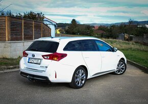 Toyota Auris Hybrid (elektro + benzín) - 5