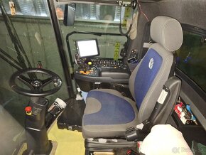 Kombajn New Holland CR8.90 - 5