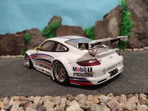 prodám model 1:18 porsche 911 GT3 RSR 997 - 5