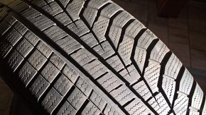 2 ks ZIMNÉ 225/65 R17 102H HANKOOK  cca 7 mm - LEN 35.-€/kus - 5