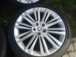 Škoda Superb 19"-235/40 R19+snímače.. zimná sada - 5