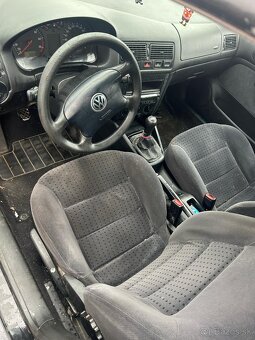 Volkswagen Golf - 5