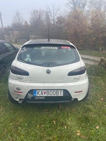 Alfa romeo 147 - 5