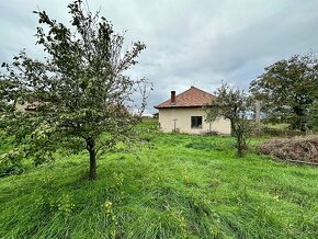 Starý rodinný dom na polosamote s veľkým pozemkom  ČERMANY - 5