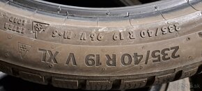 Predám 2ks pekné zimné pneumatiky 235/40r19-96V Continental - 5