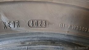 Predám 2ks skoro nové zimné 235/55r17-99H Dunlop - 5