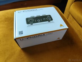 Behringer u-phoria um2 - 5