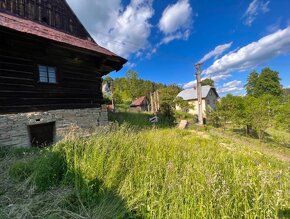 Predaj pozemok s drevenicou o rozlohe 585m2 v obci Lutiše - 5