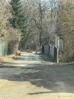 Predám murovanú chatu s garažou Kavečany oploteny pozemok . - 5