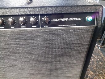 FENDER SUPER SONIC 60W, kombo s flight case na kolieskach - 5