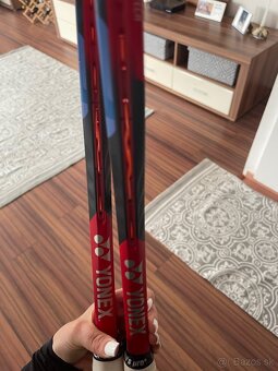 Yonex vcore 98 285g tenisové rakety - 5