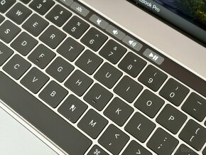 MacBook Pro 15-palcový (2019) 16GB / 256GB Silver - 5