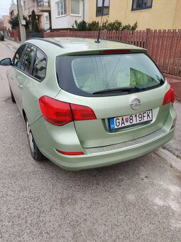 Opel Astra J ST 1,6 benzin (2011) - 5