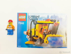 LEGO 7242 - Street Sweeper - 5