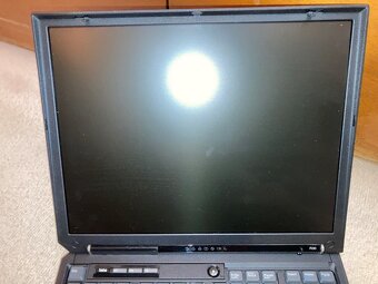 IBM ThinkPad R30 - 5