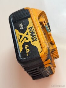 DeWALT DCGG571M1 Aku Mazací lis 18V - 5